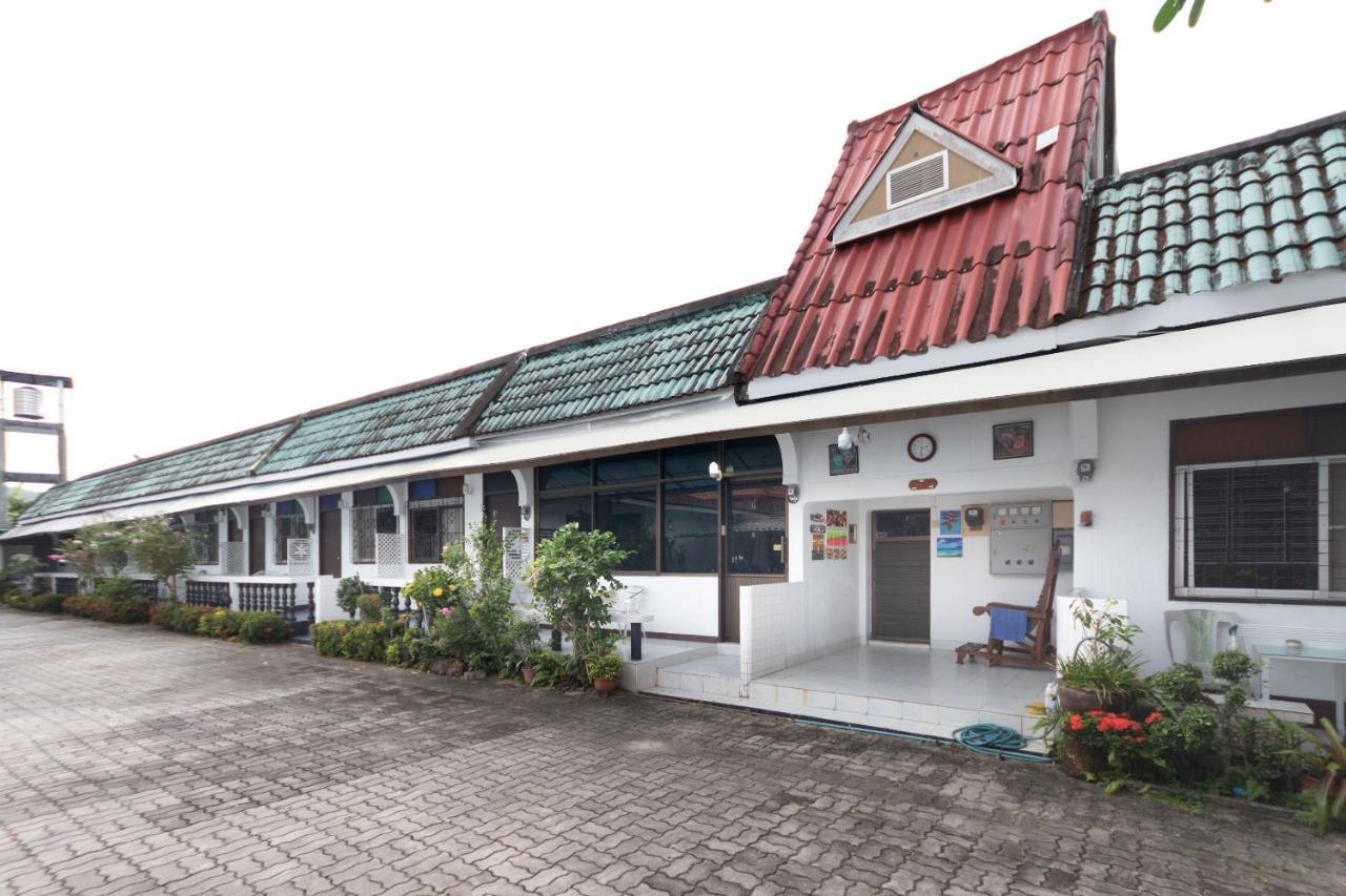Oyo 1154 Naiyang House Hotel Nai Yang Beach Buitenkant foto