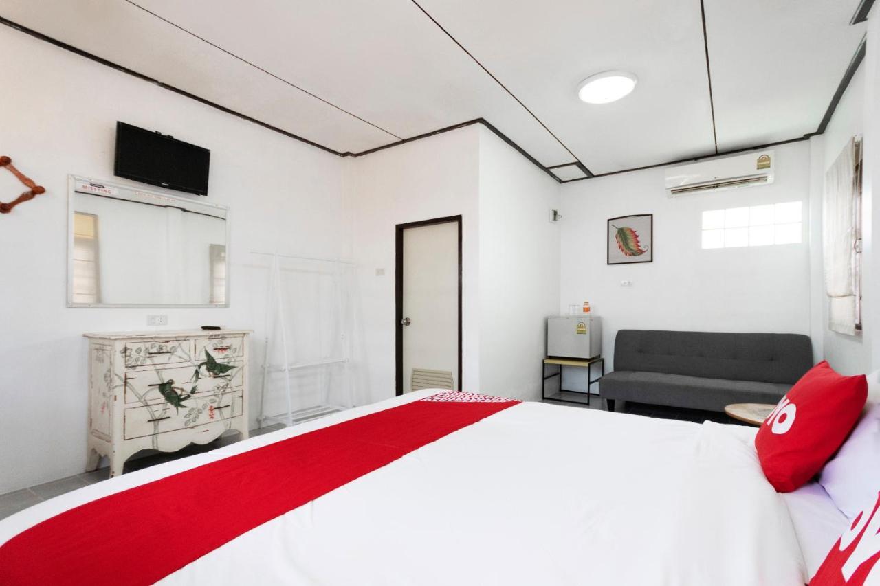 Oyo 1154 Naiyang House Hotel Nai Yang Beach Buitenkant foto