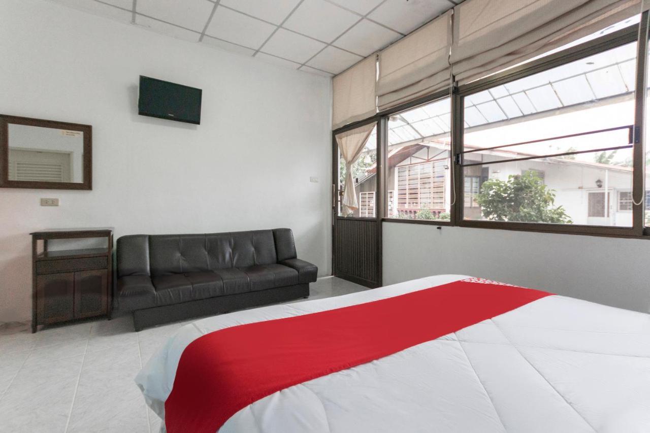Oyo 1154 Naiyang House Hotel Nai Yang Beach Buitenkant foto